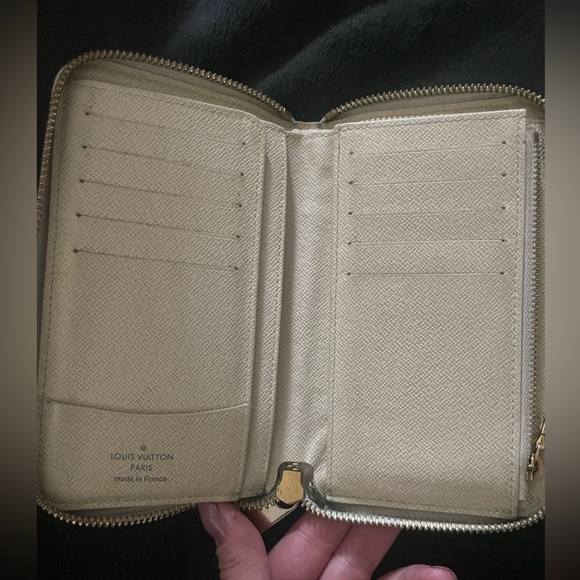 Louis Vuitton Damier Azur Zippy Compact Wallet DISCONTINUED - Picture 9 of 12